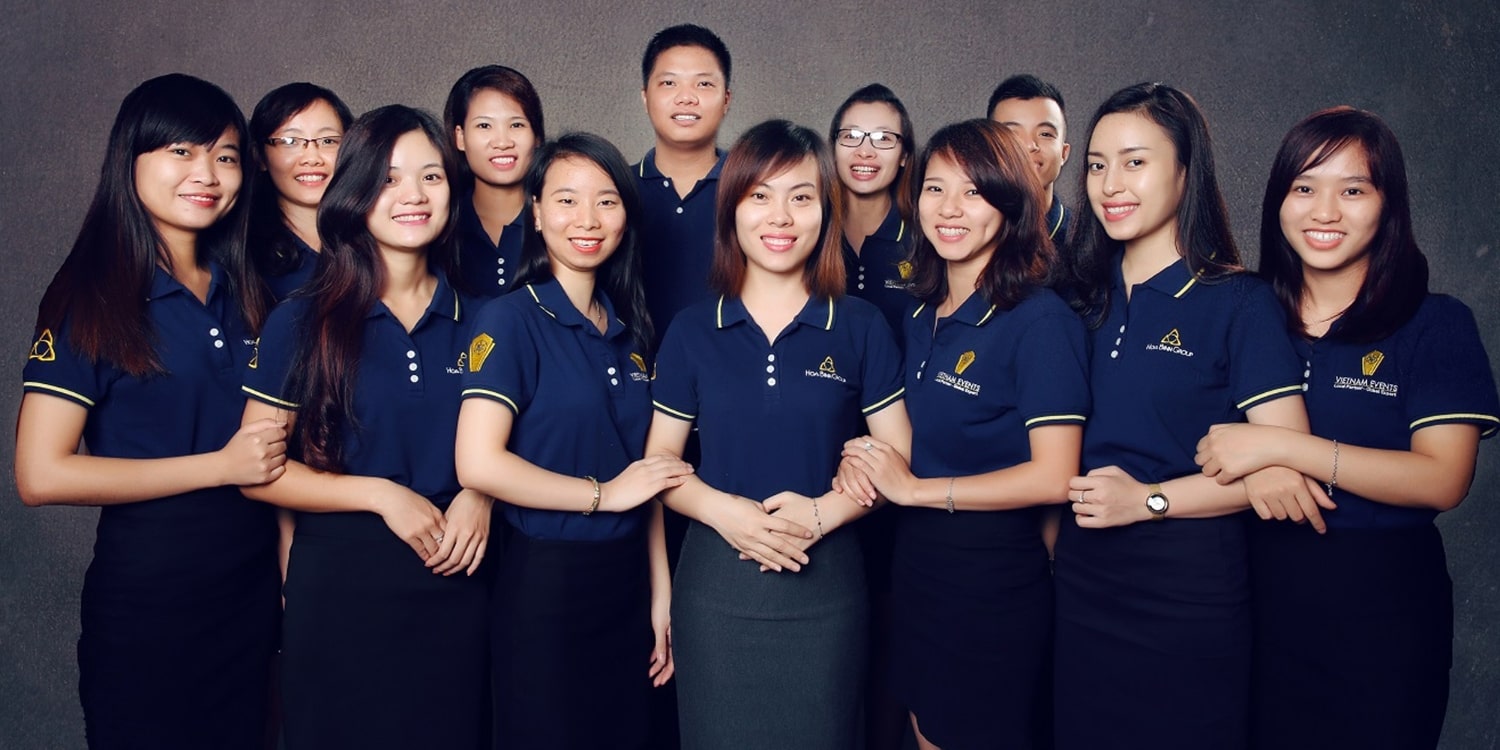 Chị Trang và nhân sự của phòng kinh doanh khi học khóa học ceo ngắn hạn