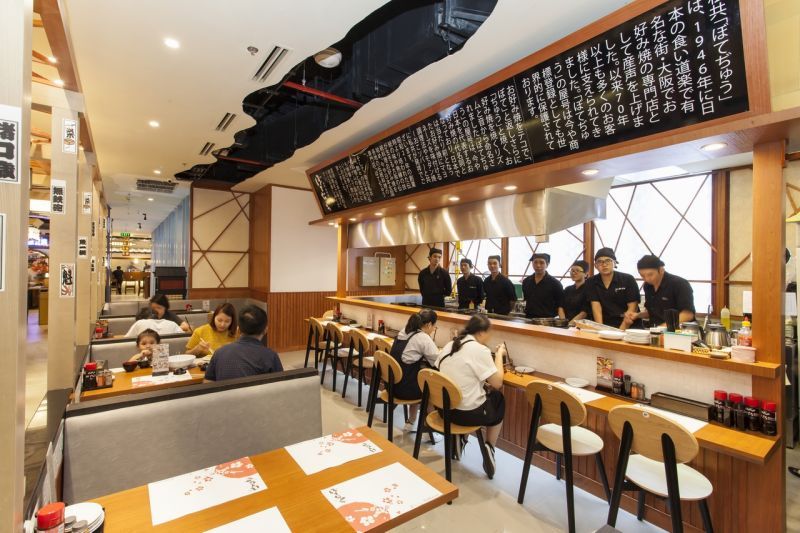 CEO chuỗi nhà hàng gặp khó khăn trong việc đảm bảo chất lượng phục vụ đồng nhất giữa các cơ sở trong khóa học CEO tại Hà Nội